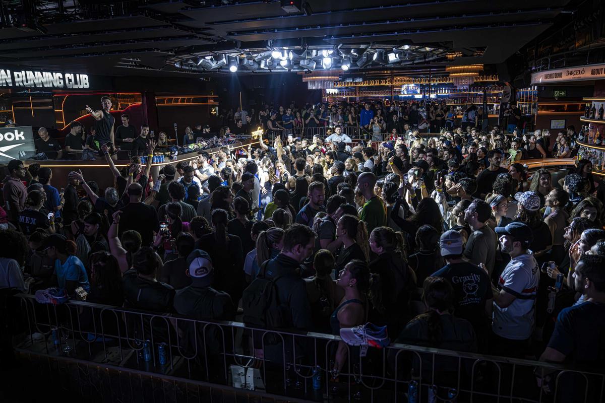 Así es la noche más runner de Barcelona: 900 corredores de marcha (literal) en la discoteca Sutton