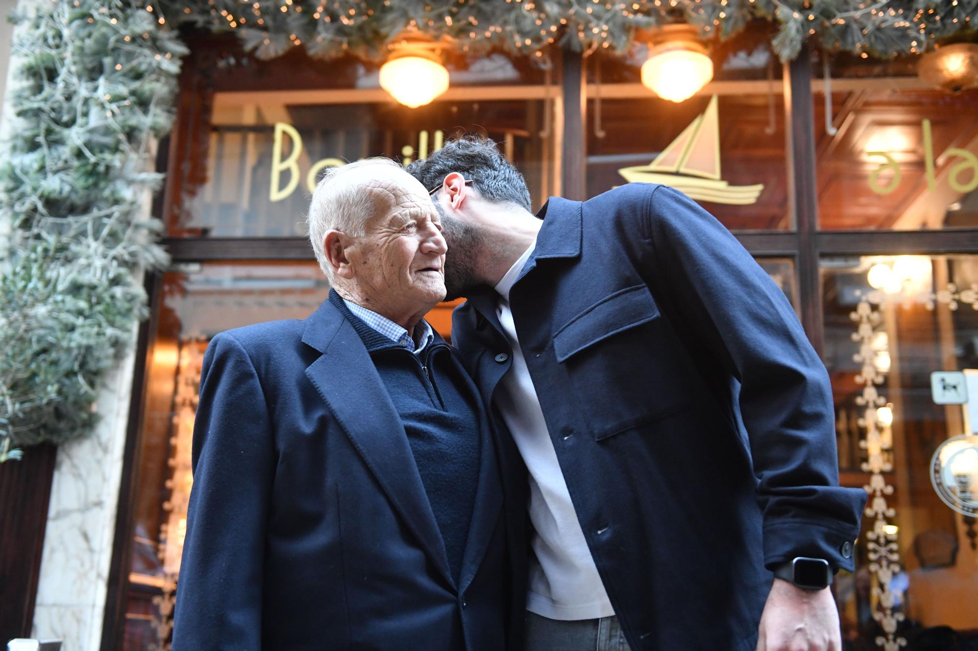 César Bonilla cumple 90 años y lo celebra en el local más antiguo de Bonilla a la Vista que funciona en A Coruña