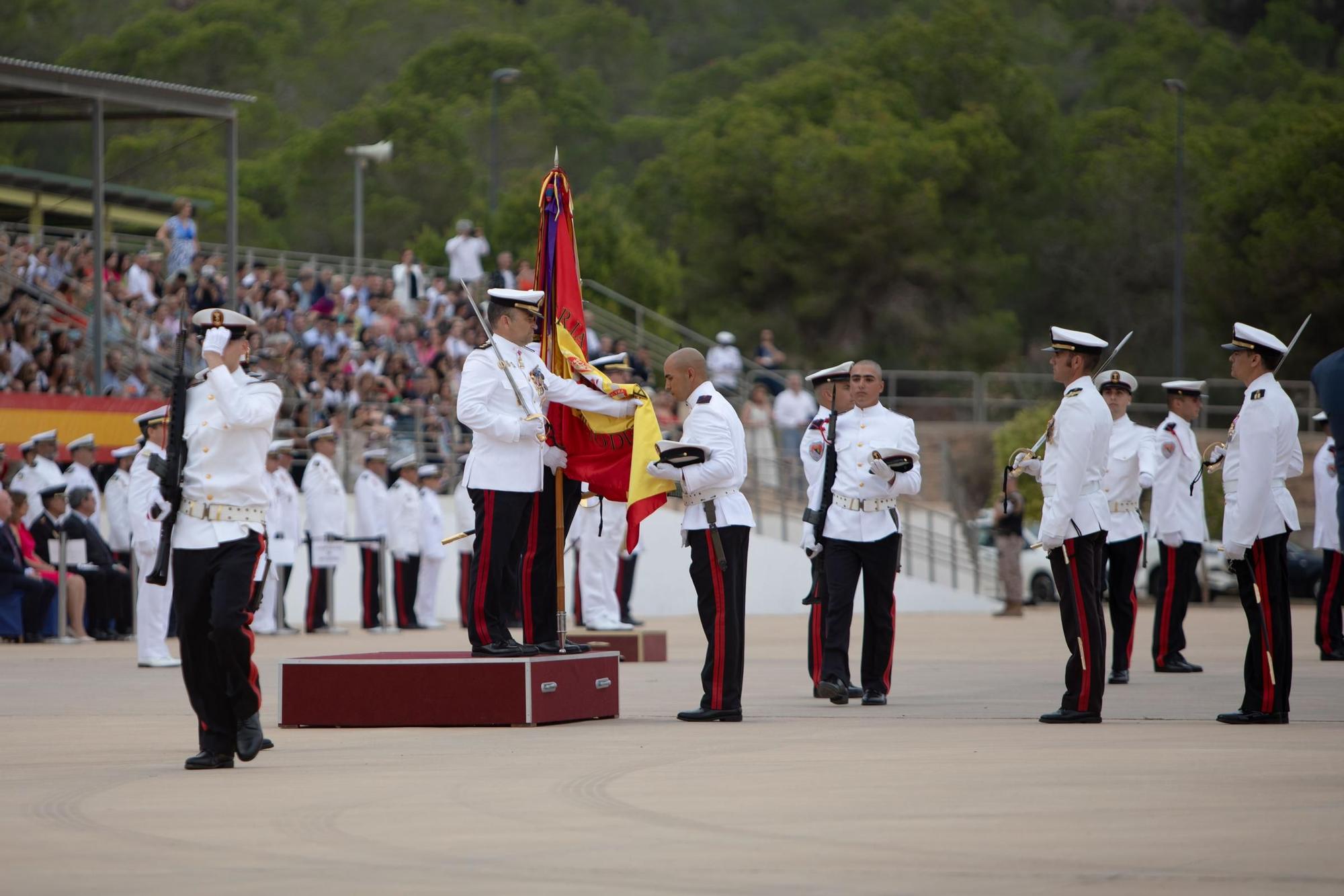 Fotos de la jura de bandera de nuevos soldados en la Escuela de Infanteria de Cartagena 2024.