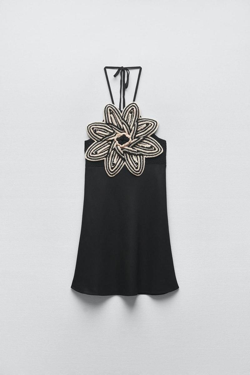 Vestido de Zara negro con maxiflor