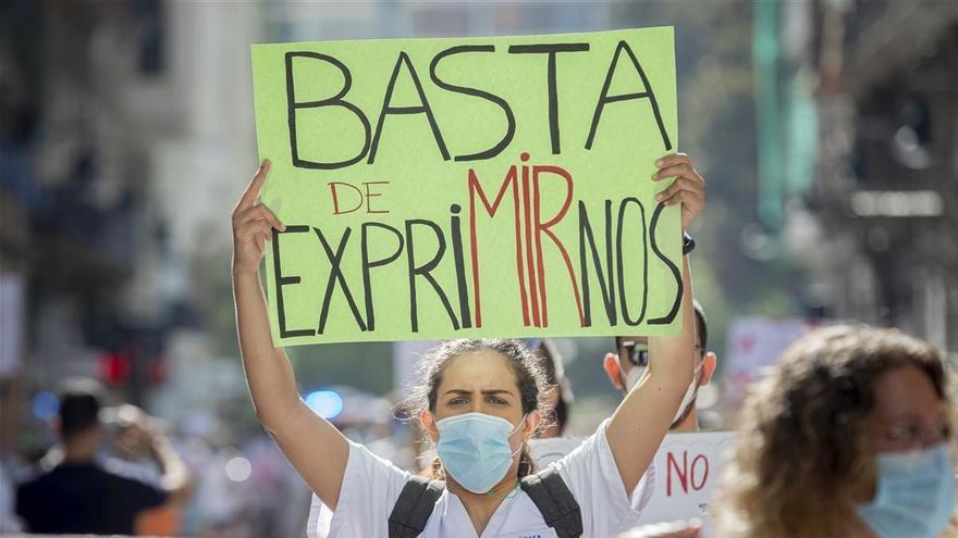 Los médicos se oponen al decreto para contratar extracomunitarios y sin MIR