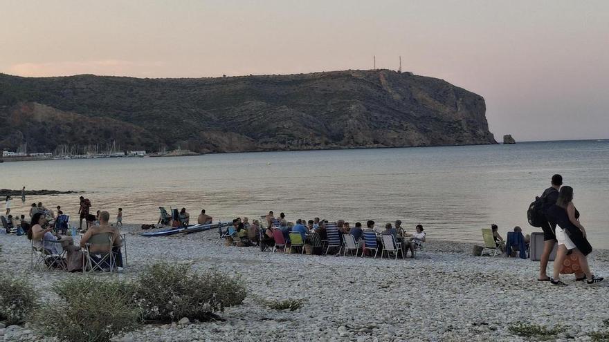 Noche asfixiante en Benissa con 37º y el refugio de "els sopars vora mar" en el Benissero de Xàbia