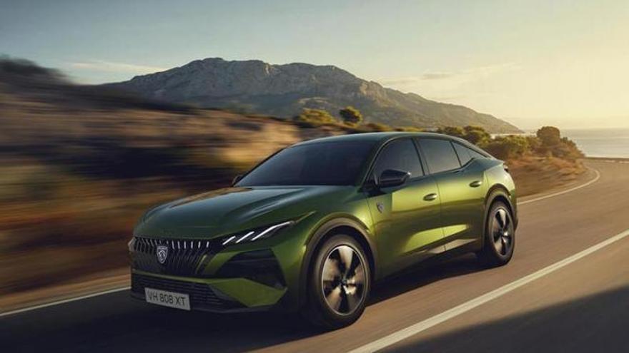 El nuevo Peugeot E-408 brinda una experiencia de conducción emocionante y se erige como un referente de su categoría en materia de eficiencia