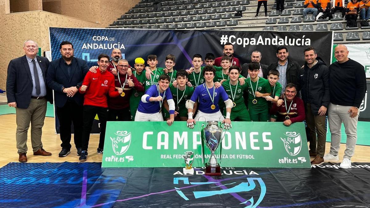 La selección cordobesa celebra la victoria en el campeonato andaluz infantil de fútbol sala.