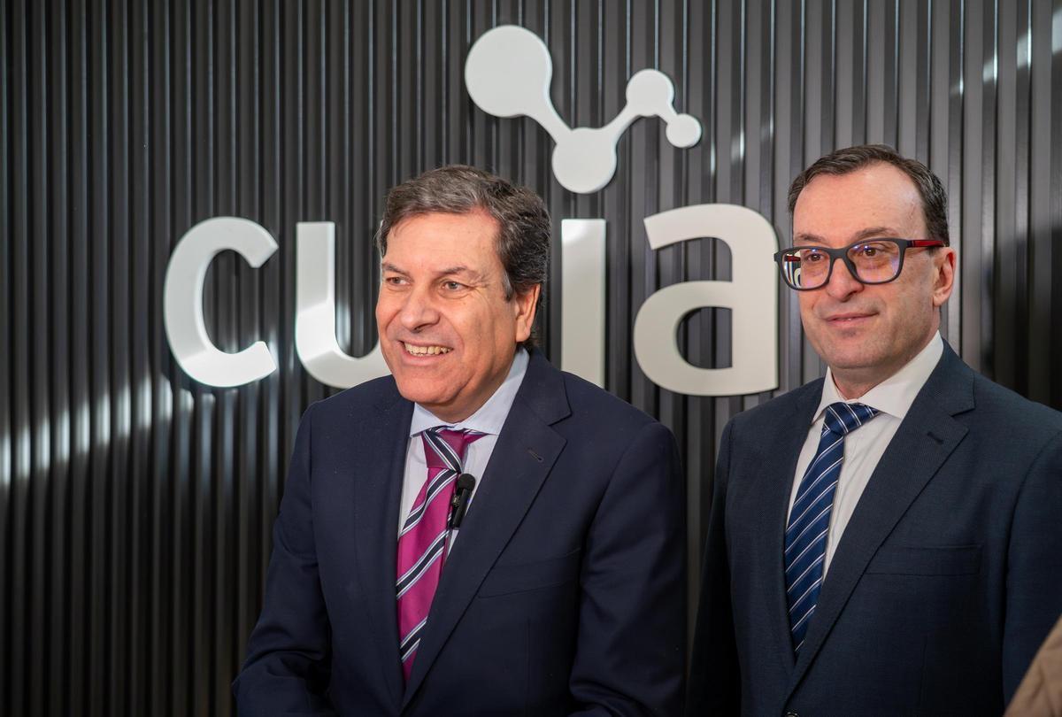 El consejero, Fernández Carriedo, a la izquierda, esta mañana.