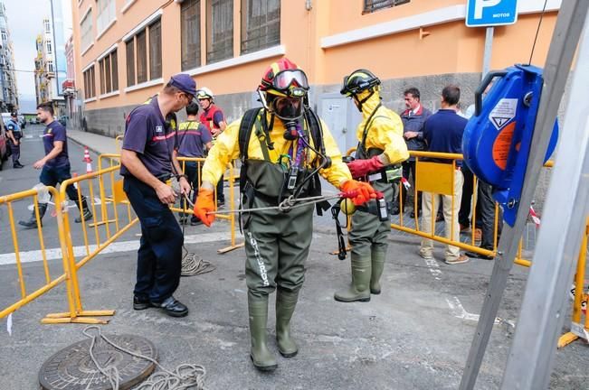 Efectivos de los Bomberos de Las Palmas de Gran ...