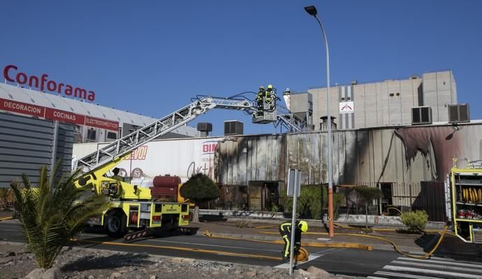 Incendio en una nave del Polígono de Arinaga