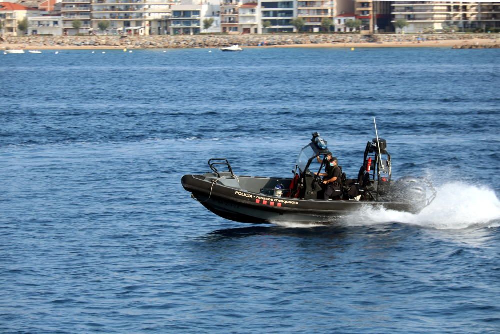 Els Mossos d'Esquadra comencen a patrullar al mar
