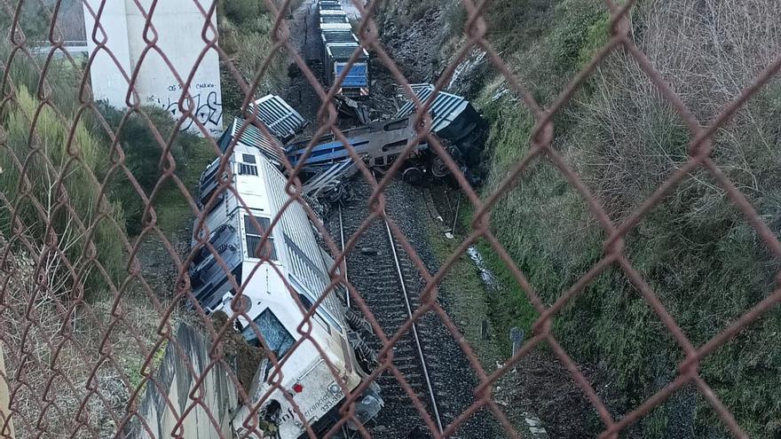 Un tren de mercancías descarriló en la zona de A Xesta.