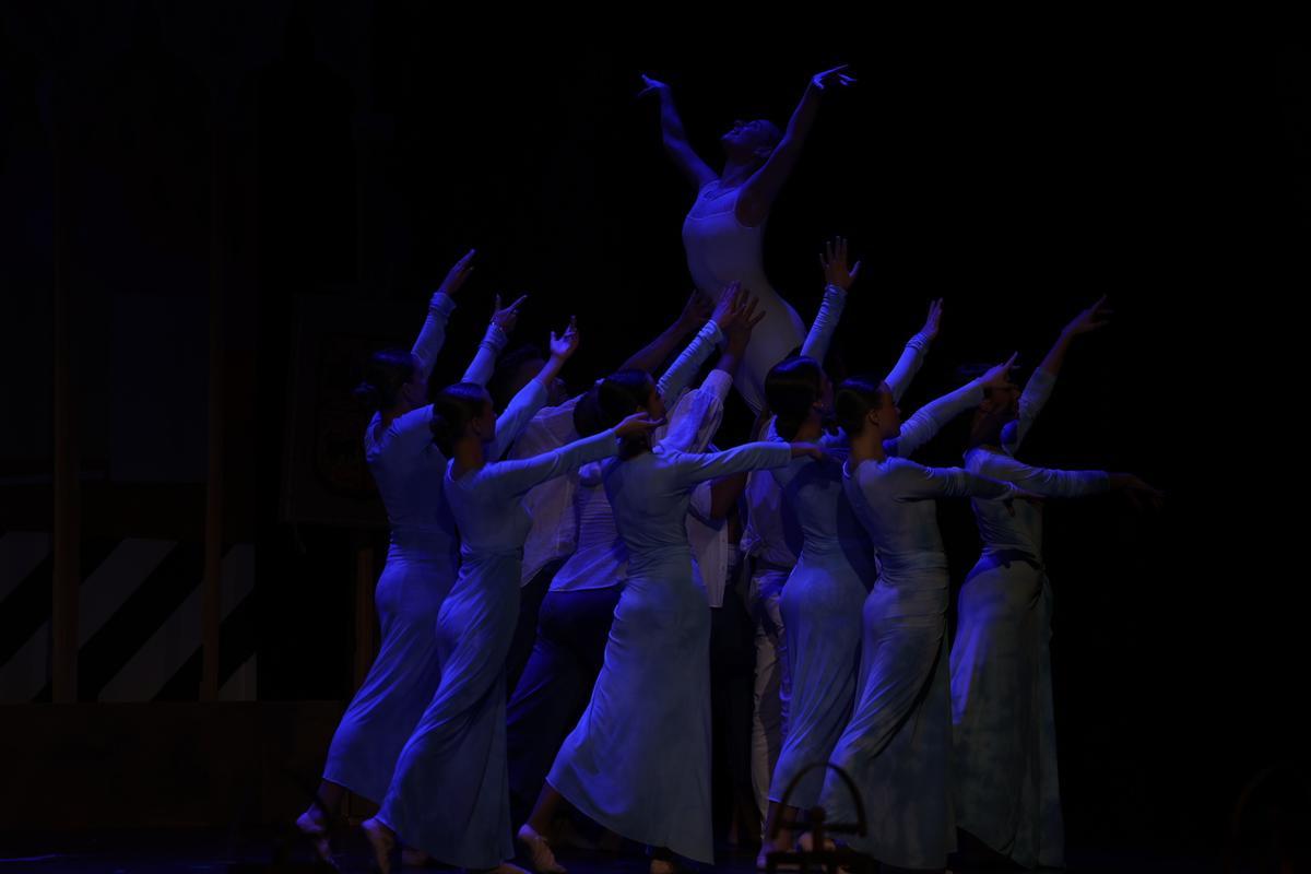 Santiago Ballester hace un cameo en la presentación de Na Jordana