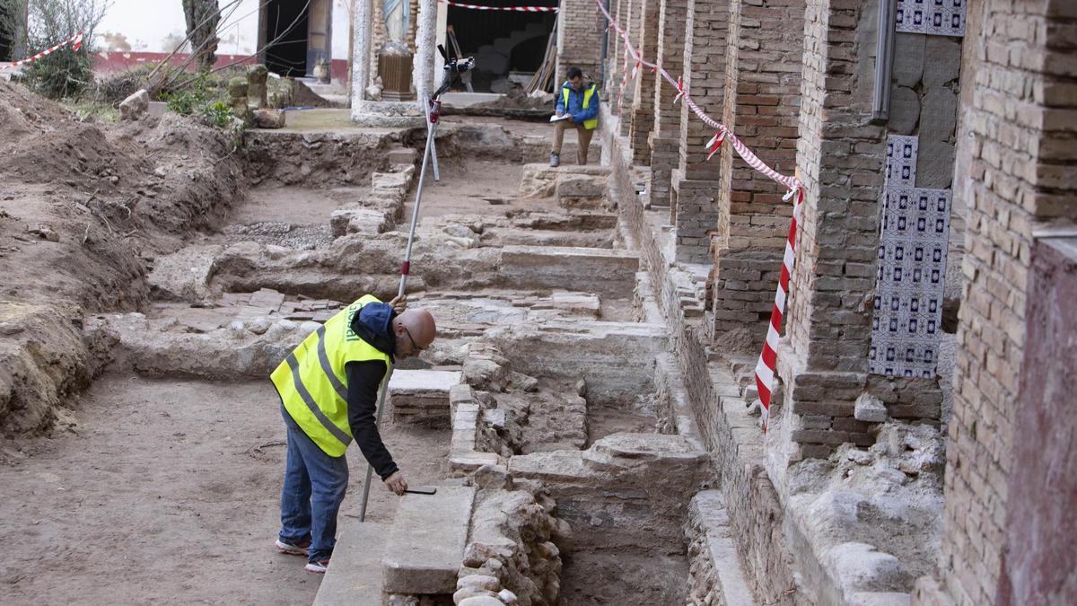 Excavaciones arqueológicas en el antiguo convento de Santa Clara de Xàtiva, en 2023.