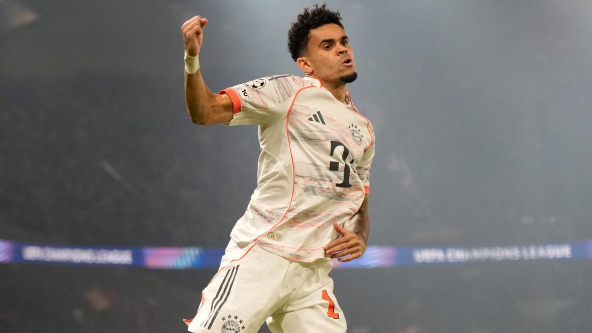 Luis Díaz celebra su tanto ante el PSG