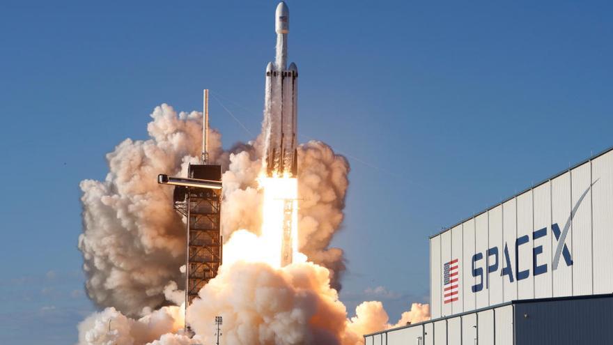 El Falcon Heavy despega desde Cabo CaÃ±averal.