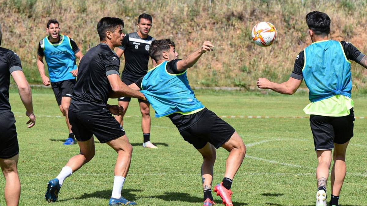 Los jugadores del Zamora CF, en un entrenamiento. | ZCF