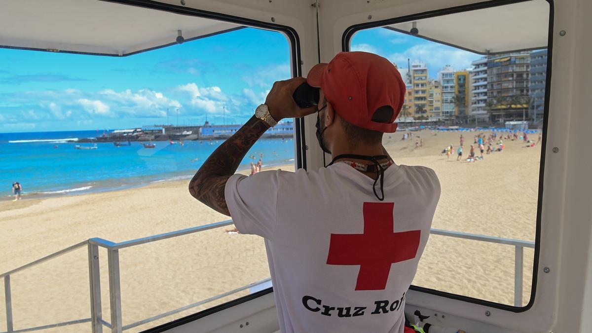 Imagen de archivo de un socorrista de Cruz Roja.
