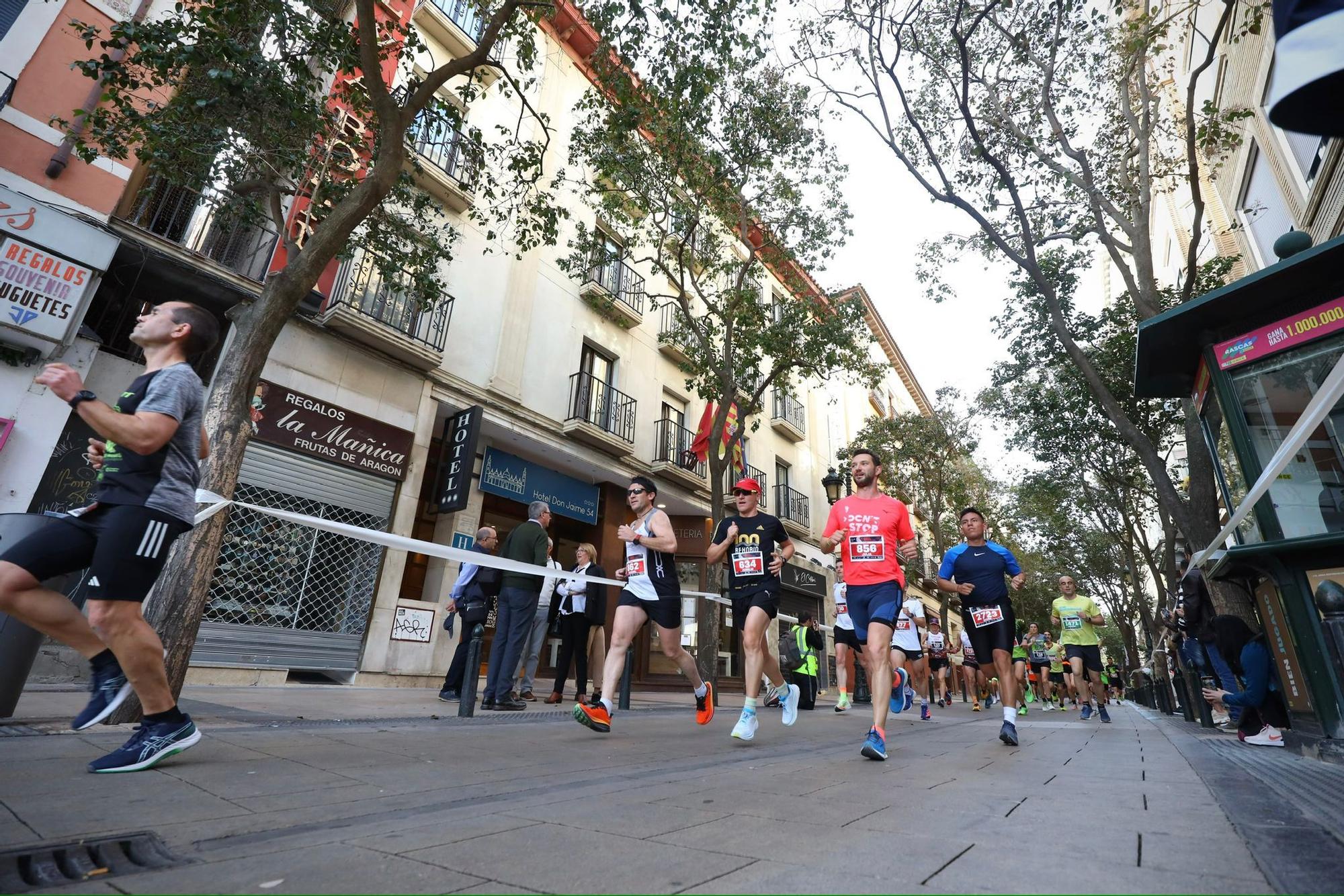 En imágenes | Búscate en el Medio Maratón de Zaragoza 2024