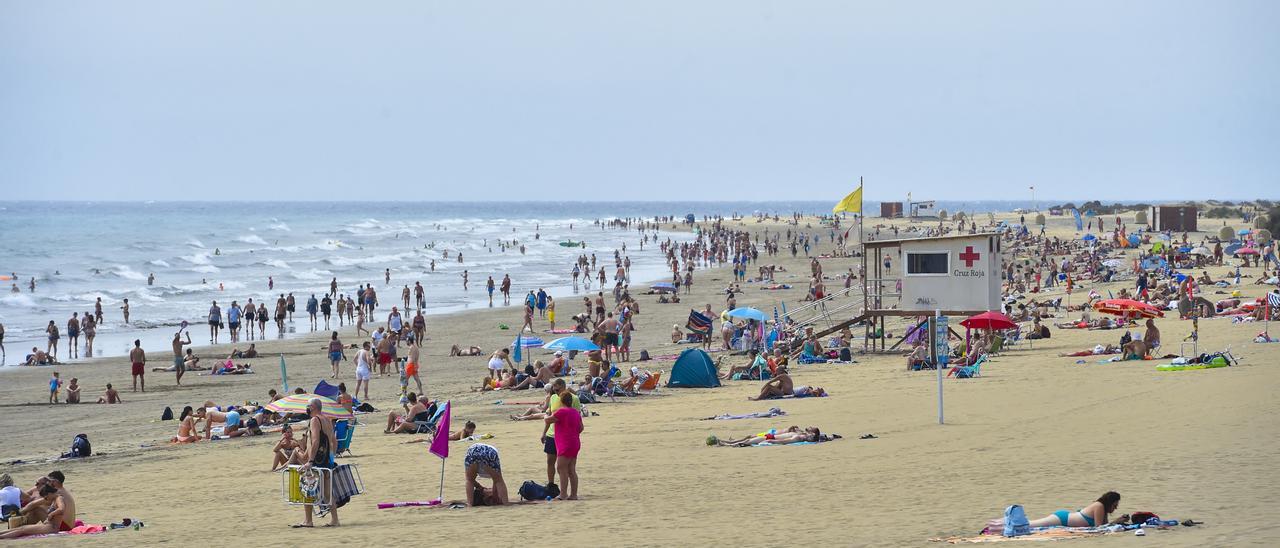 Turistas en el sur de Gran Canaria