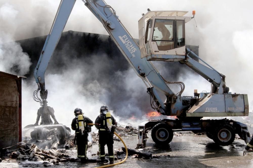 Incendio en una chatarrería de La Unión