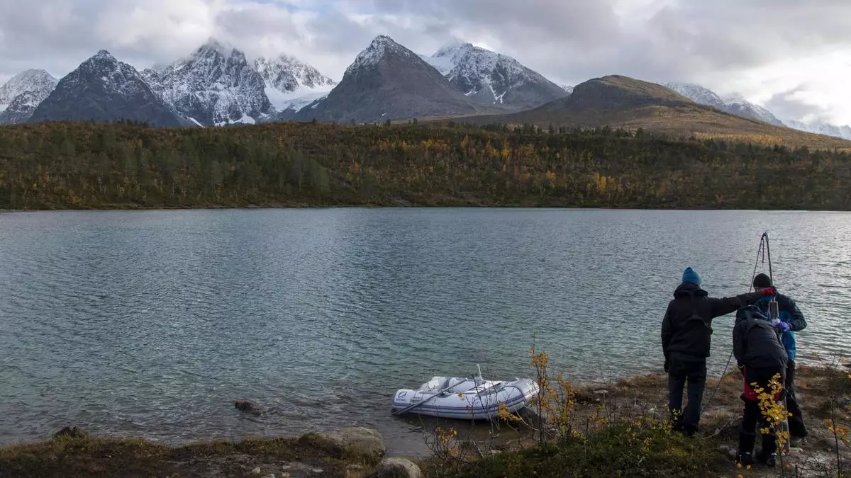 El deshielo de los lagos árticos por el calentamiento global liberará mucho más metano del que se pensaba