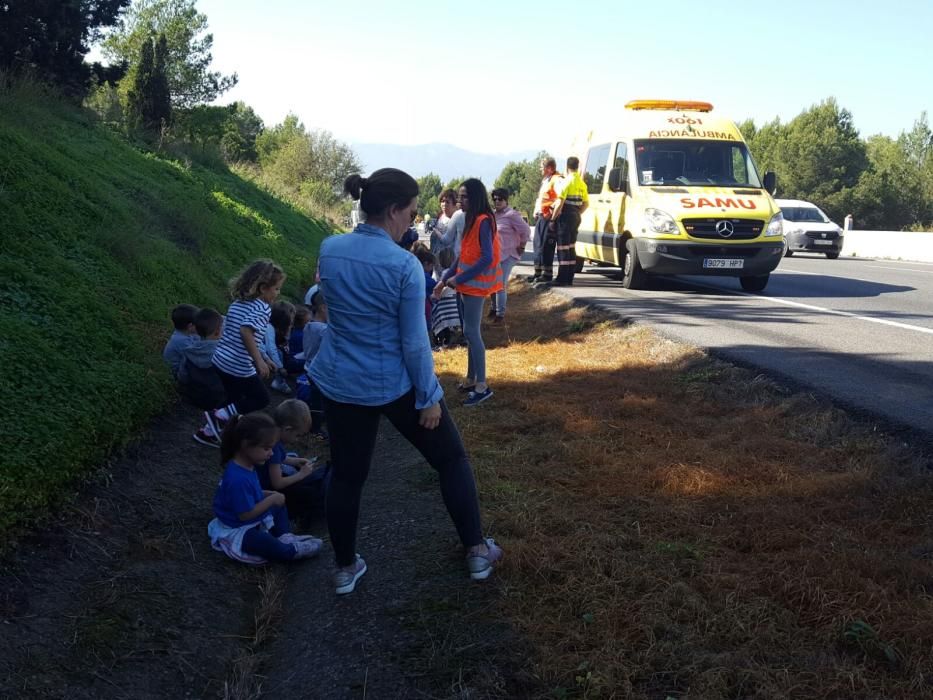 Desalojan un autobús con 52 niños a bordo tras incendiarse su motor