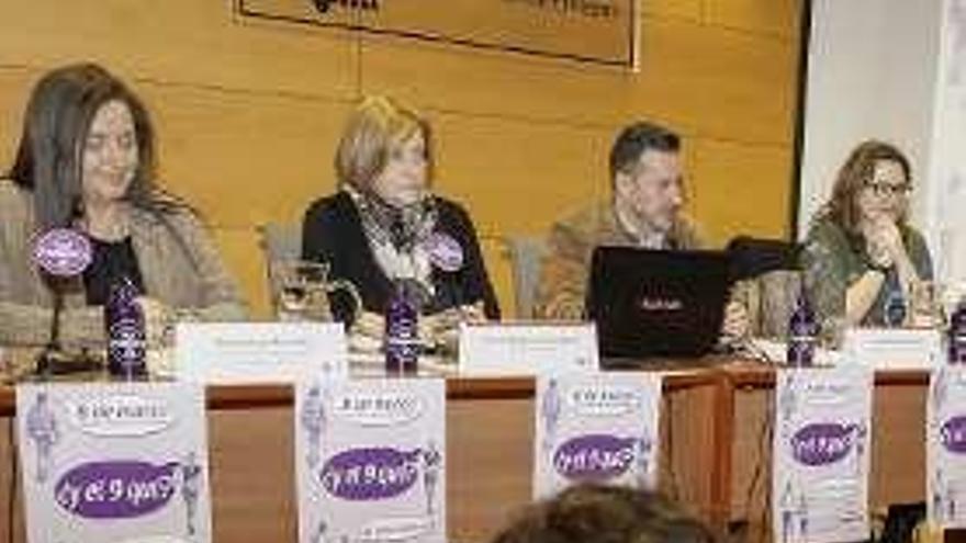 Por la izquierda, Nuria Varela, directora de Igualdad; Mariví Monteserín; Javier Fernández Lanero, y Carolina Martínez Moreno.