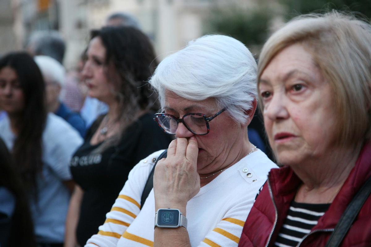 Rabia y dolor en la concentración contra la violencia de género en Alcoy