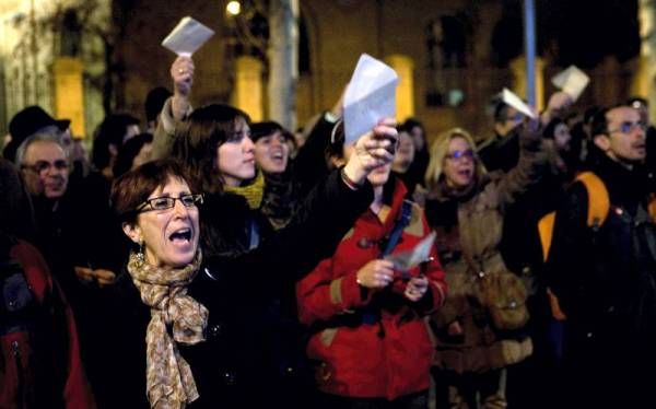 Fotogalería: Protesta ante la sede del PP en Aragón