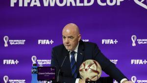 DOHA, 16/12/2022.- El suizo Gianni Infantino, presidente de la FIFA, destacó el gran éxito del Mundial de Qatar 2022 a falta de que se disputen dos partidos, el Croacia-Marruecos, por el tercer puesto, y la final, Argentina-Francia, este viernes en Doha  EFE/Alberto Estévez