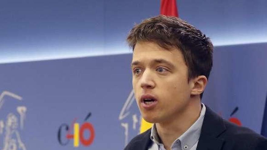 Íñigo Errejón, anunciando que deja el escaño en el Congreso. // Efe