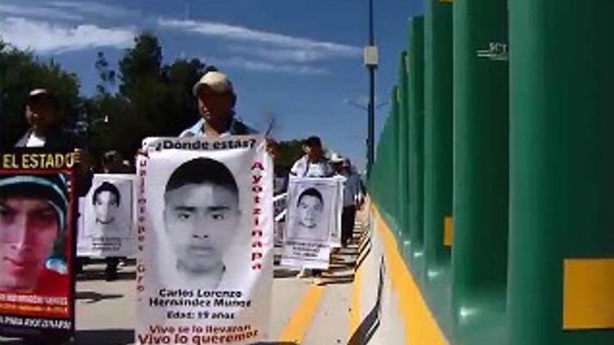 Los familiares de los estudiantes desaparecidos en México piden justicia