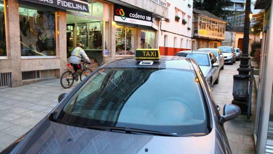 Emplazamiento actual de la parada, en Praza da Torre, donde quieren seguir los taxistas. // Bernabé