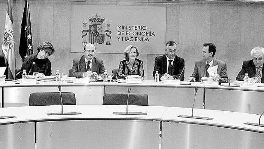 Elena Salgado, presidiendo el Consejo de Política Fiscal y Financiera del pasado lunes.