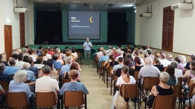 Francisco Pellicer habló sobre el eclipse solar e invitó a los vecinos a presenciarlo.