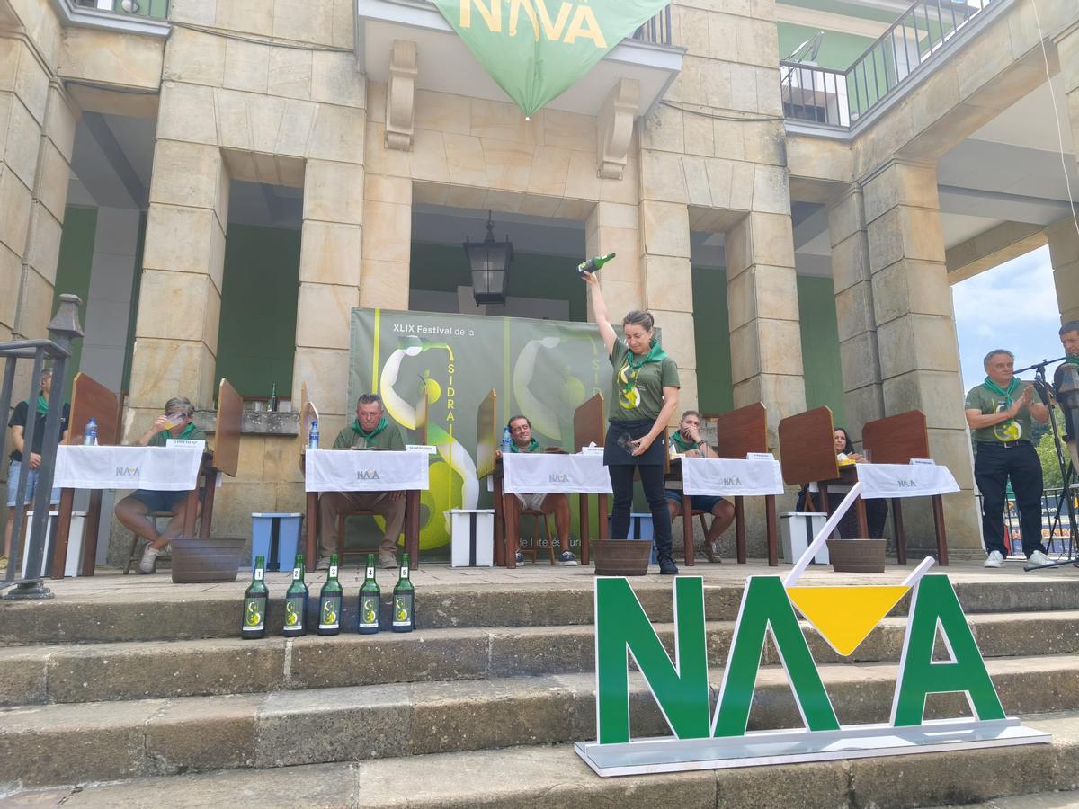 Así fue la emocionante y multitudinaria cata a ciegas para elegir la mejor sidra de Asturias en Nava