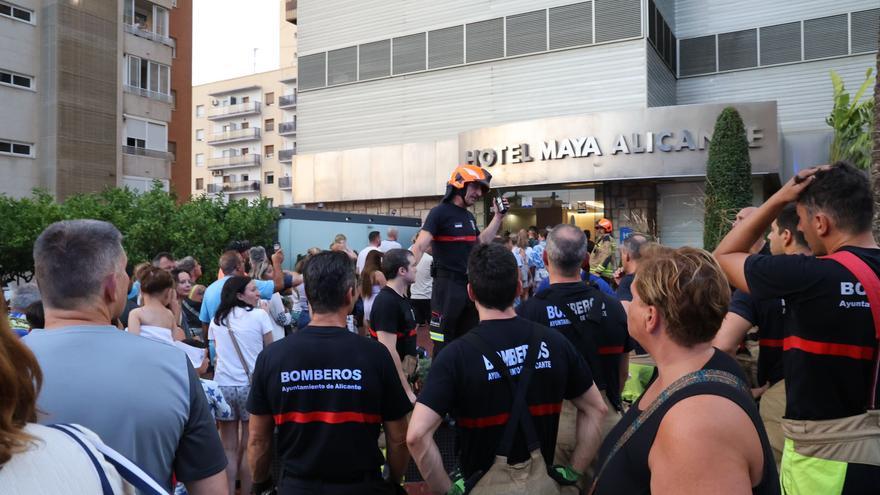 Desalojan a 400 personas por un incendio en un hotel de Alicante