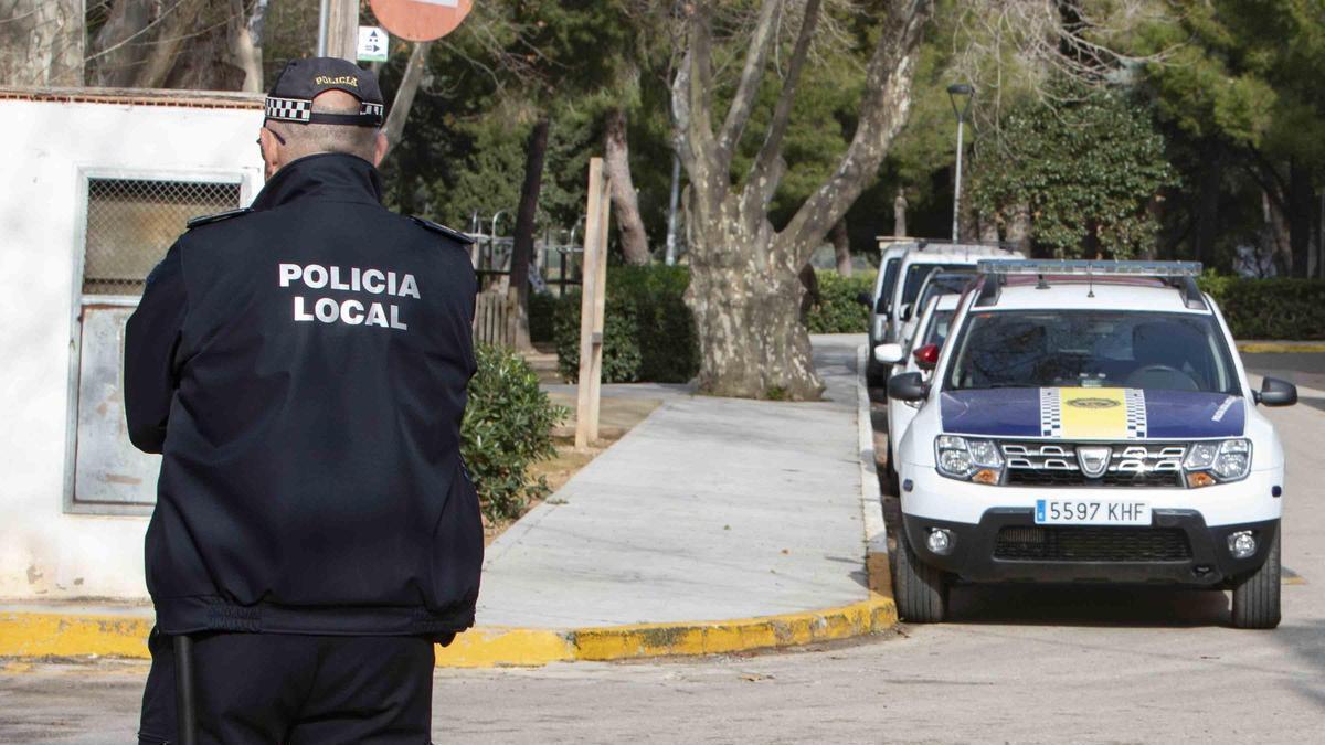 Un agente de la Policía Local de Antella en una imagen de archivo.