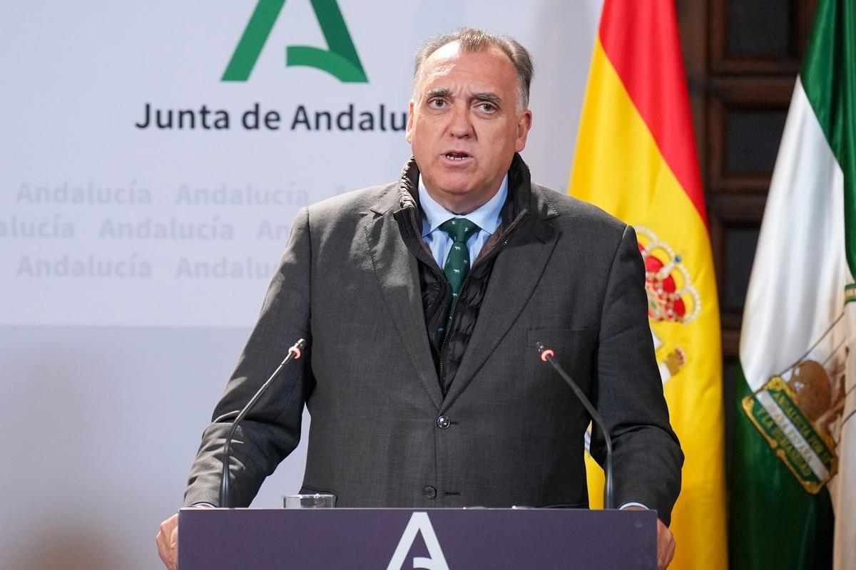 19/11/2025 El consejero de Turismo y Andalucía Exterior de la Junta de Andalucía, Arturo Bernal, interviene en la rueda de prensa posterior a la reunión semanal del Consejo de Gobierno de la Junta de Andalucía celebrado en el Palacio de San Telmo, sede del Gobierno andaluz. A 19 de noviembre de 2025, en Sevilla (Andalucía, España). El Consejo de Gobierno andaluz ha abordado este miércoles, 19 de noviembre, en el seno de su habitual reunión semanal, el anteproyecto de Ley para el avance de la Ciencia, la Tecnología y la Innovación de Andalucía (Activa) procedente de la consejería de Universidad, Investigación e Innovación, así como la propuesta de acuerdo por el que se aprueba la Estrategia de Acción Exterior y ante la Unión Europea de la Junta de Andalucía 2025-2030. POLITICA Francisco J. Olmo - Europa Press