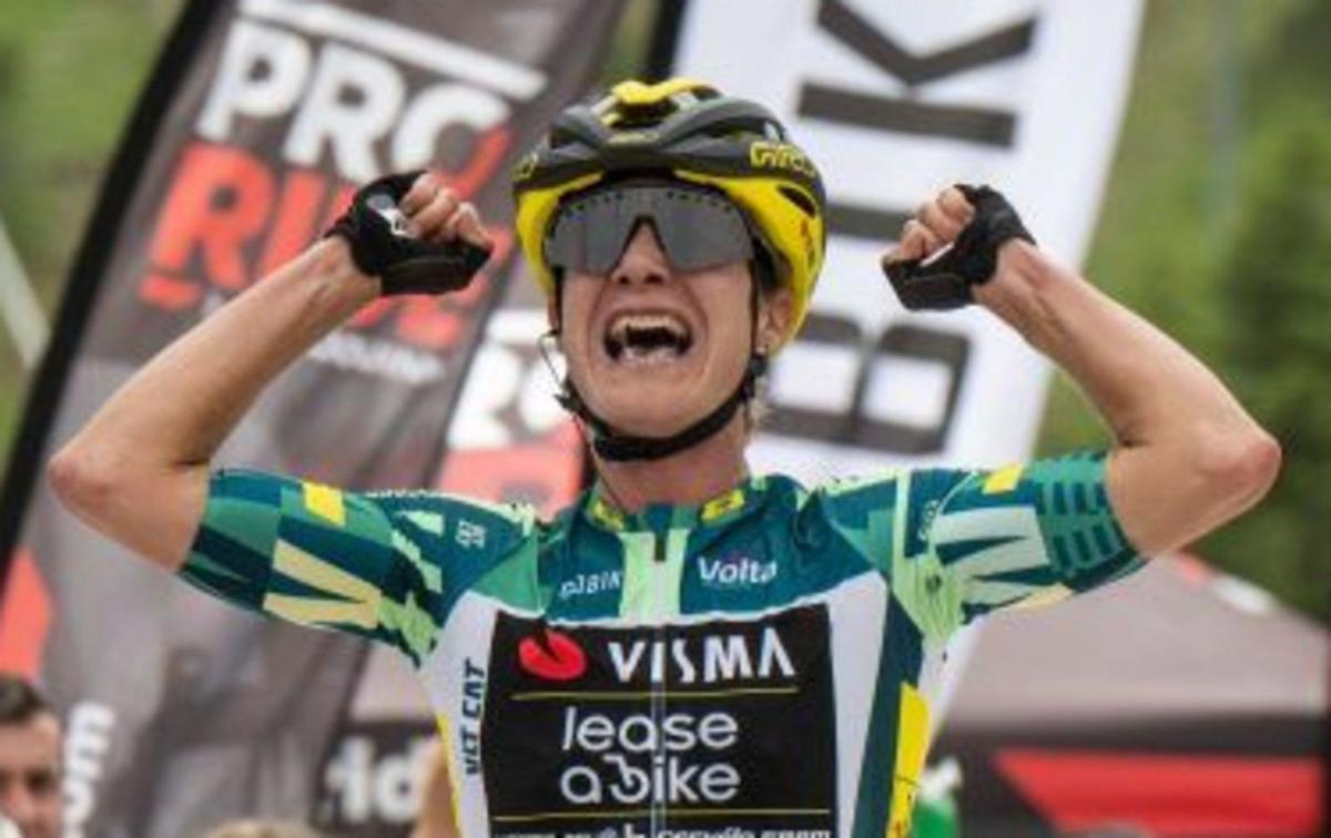 Marianne Vos es corona com la reina de la Volta