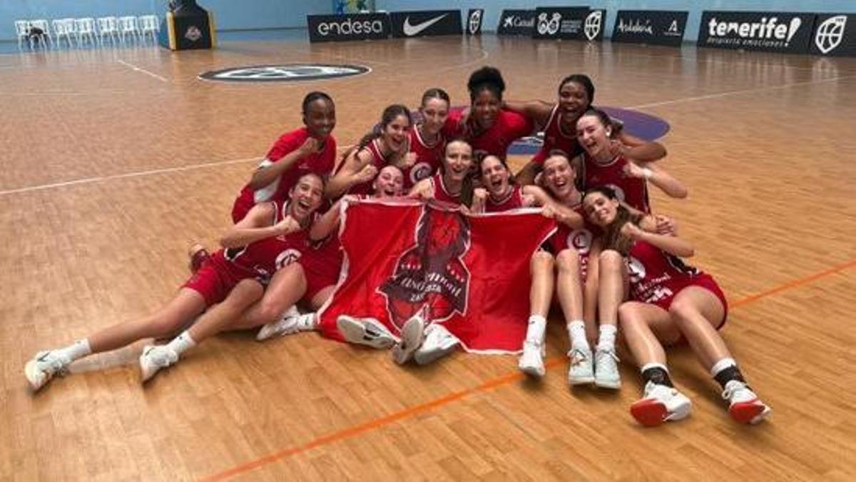 El equipo femenino celebra su clasificación.