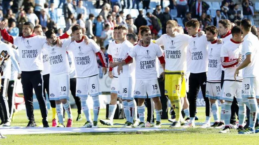Los jugadores del Celta celebran la consecución del sexto puesto tras derrotar al Málaga en Balaídos el pasado 8 de mayo. // Ricardo Grobas