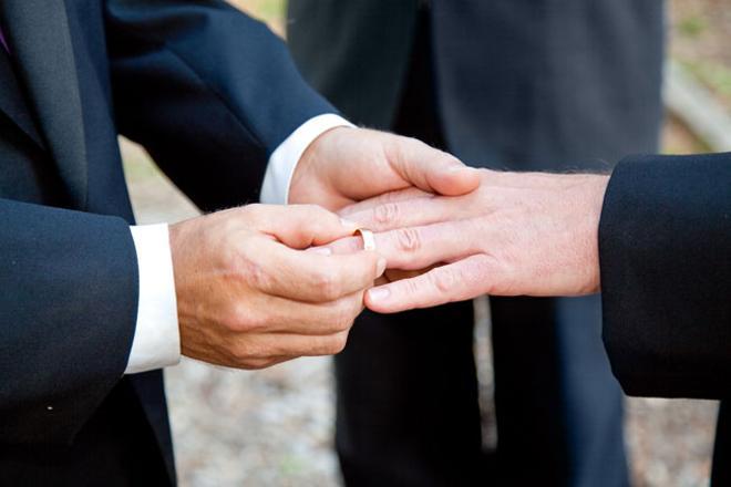 Pareja de novios en el día de su boda