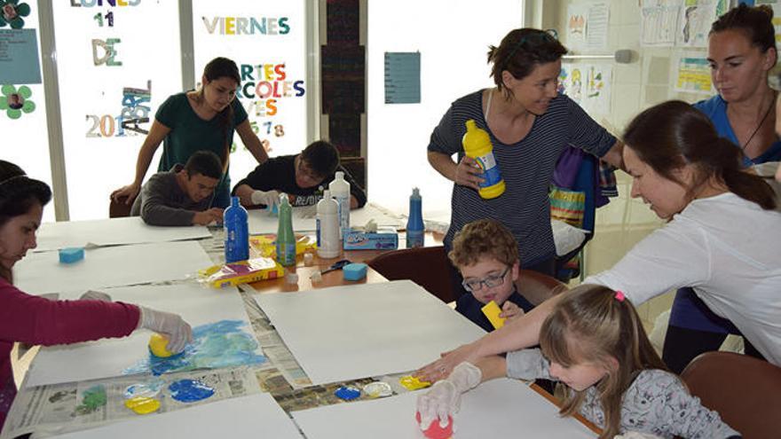 Los niños de Apneef, en uno de los cuatro talleres que se han celebrado estos días.