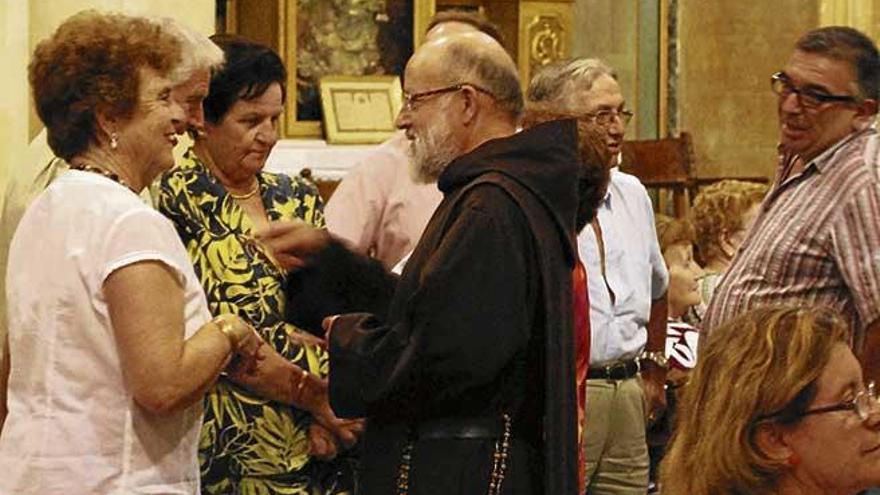 El ermitaño fallecido, Pedro Matamalas Sbert, durante la despedida en la ermita de Betlem.