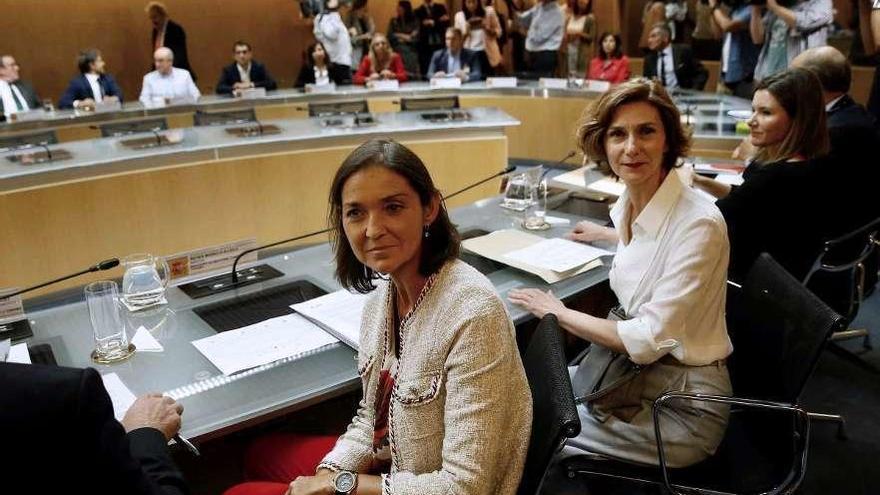 La ministra Maroto, en primer término, en la reunión celebrada ayer. // Paco Campos