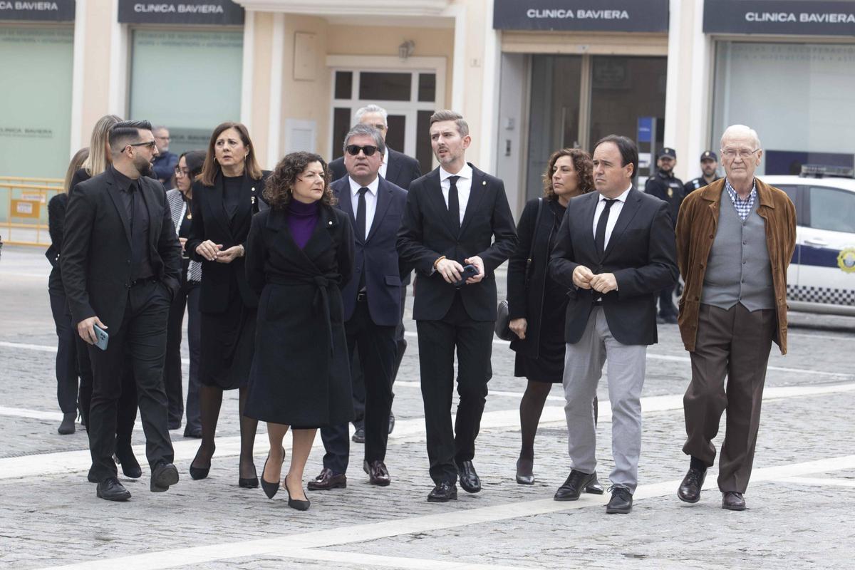 Populares en el funeral de Torró.