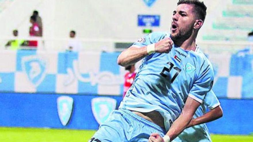 Cristian López celebra un gol con el Hatta Club de los Emiratos Árabes Unidos esta temporada.
