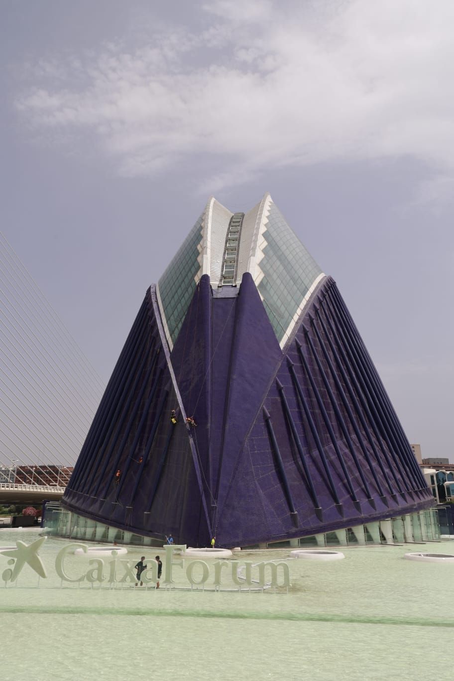 Últimos retoques en el Caixaforum València antes de su apertura