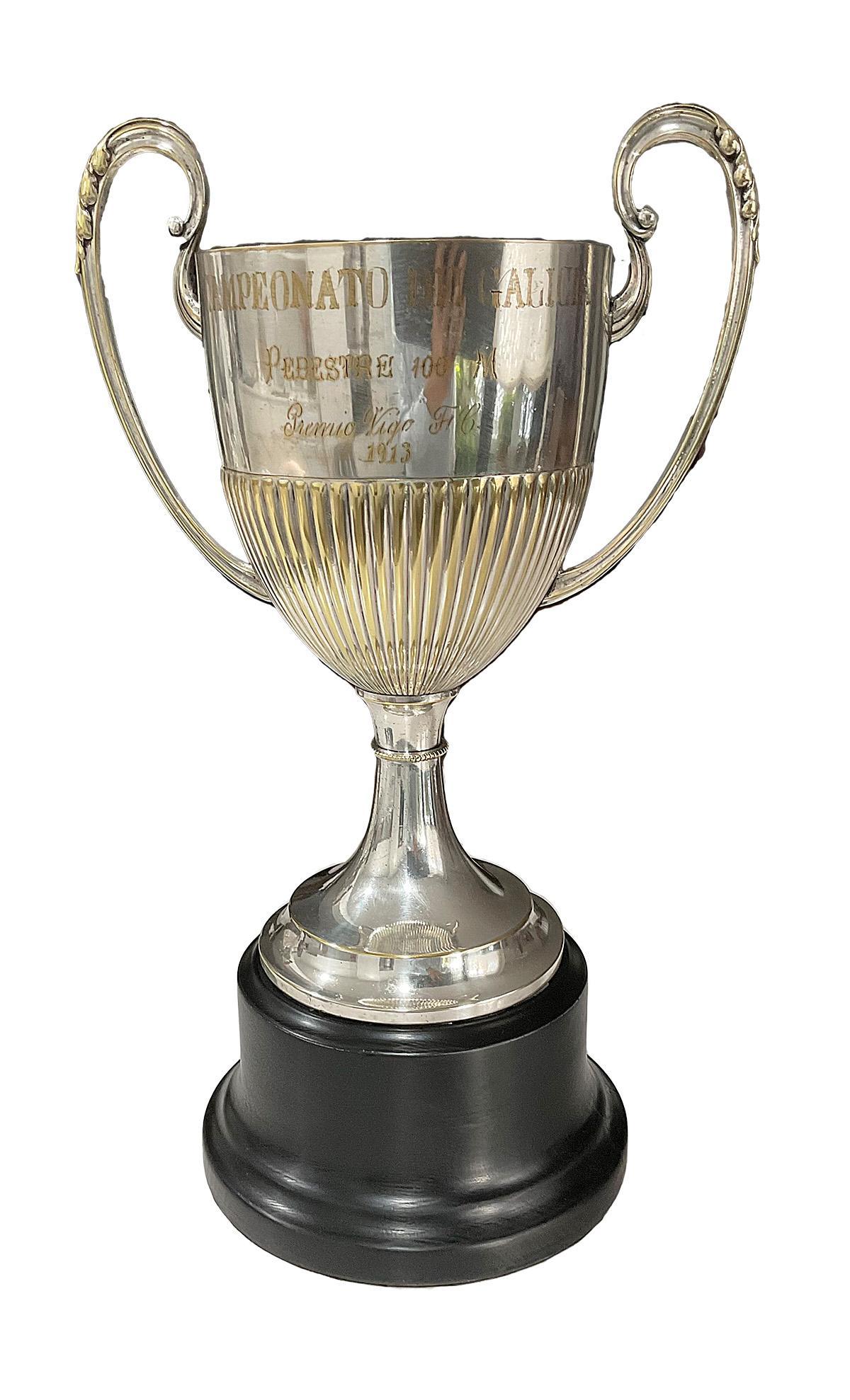 Trofeo de atletismo del año 1913, el más antiguo que se conserva en España de una prueba de velocidad