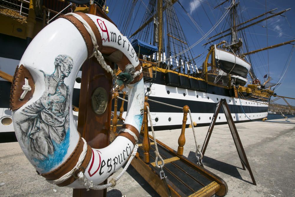 El Amerigo Vespucci atraca en Alicante