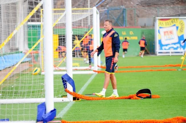 Entrenamiento de la UD Las Palmas en Barranco ...